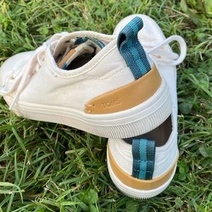 TOMS sneakers EUC